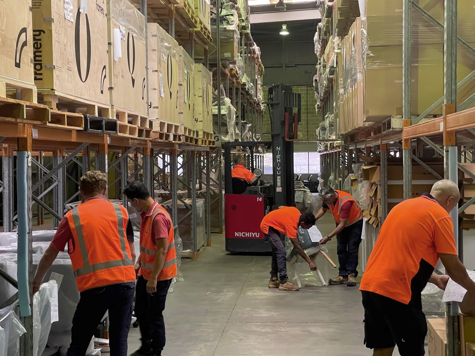 furniture storage Service in a big warehouse