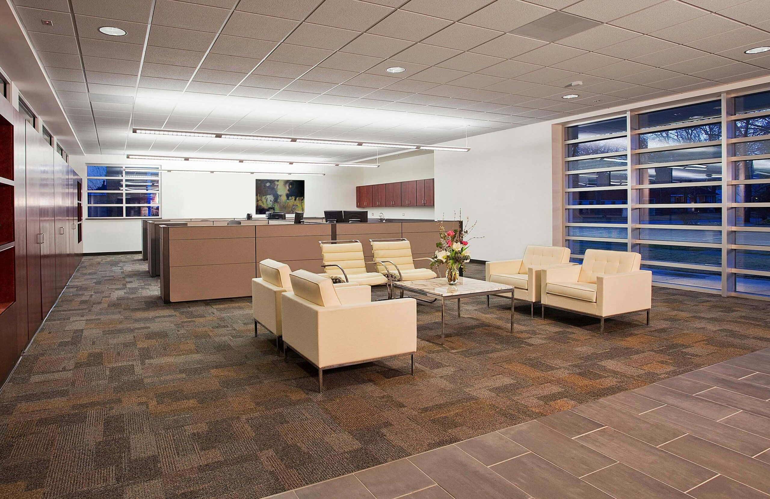 Florence Knoll Lounge Chair in a lobby office
