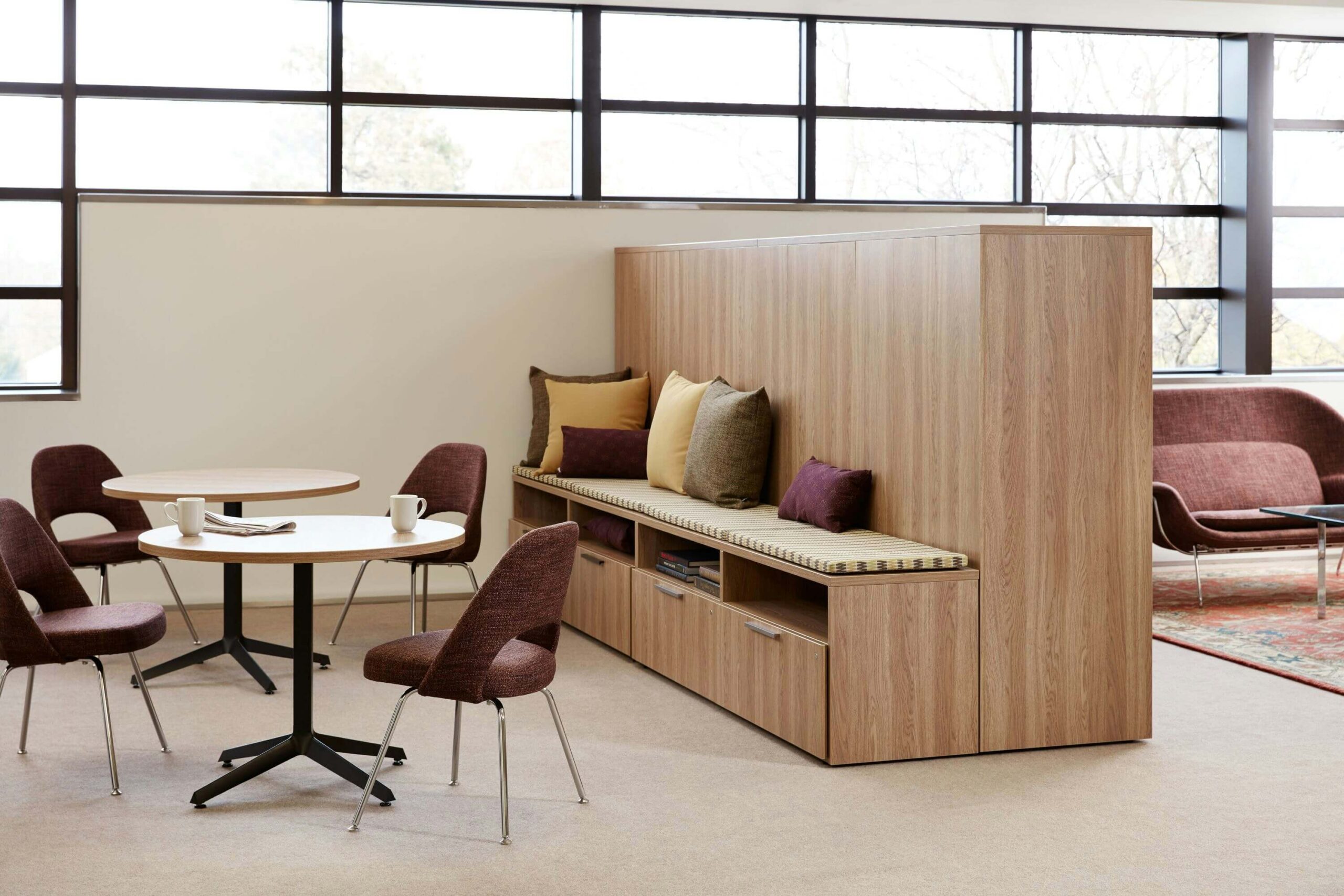 Saarinen Executive Chair No Arms at a cafe