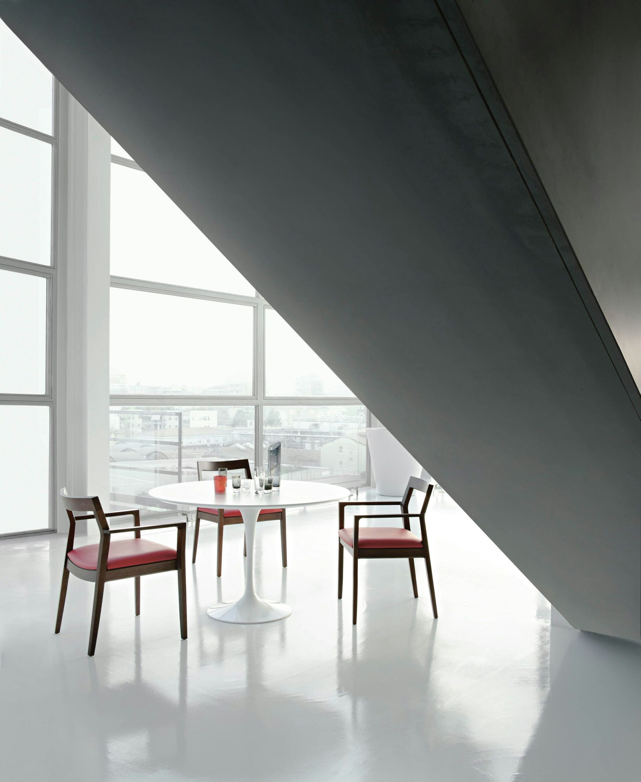 Saarinen Round Table in an airport lounge
