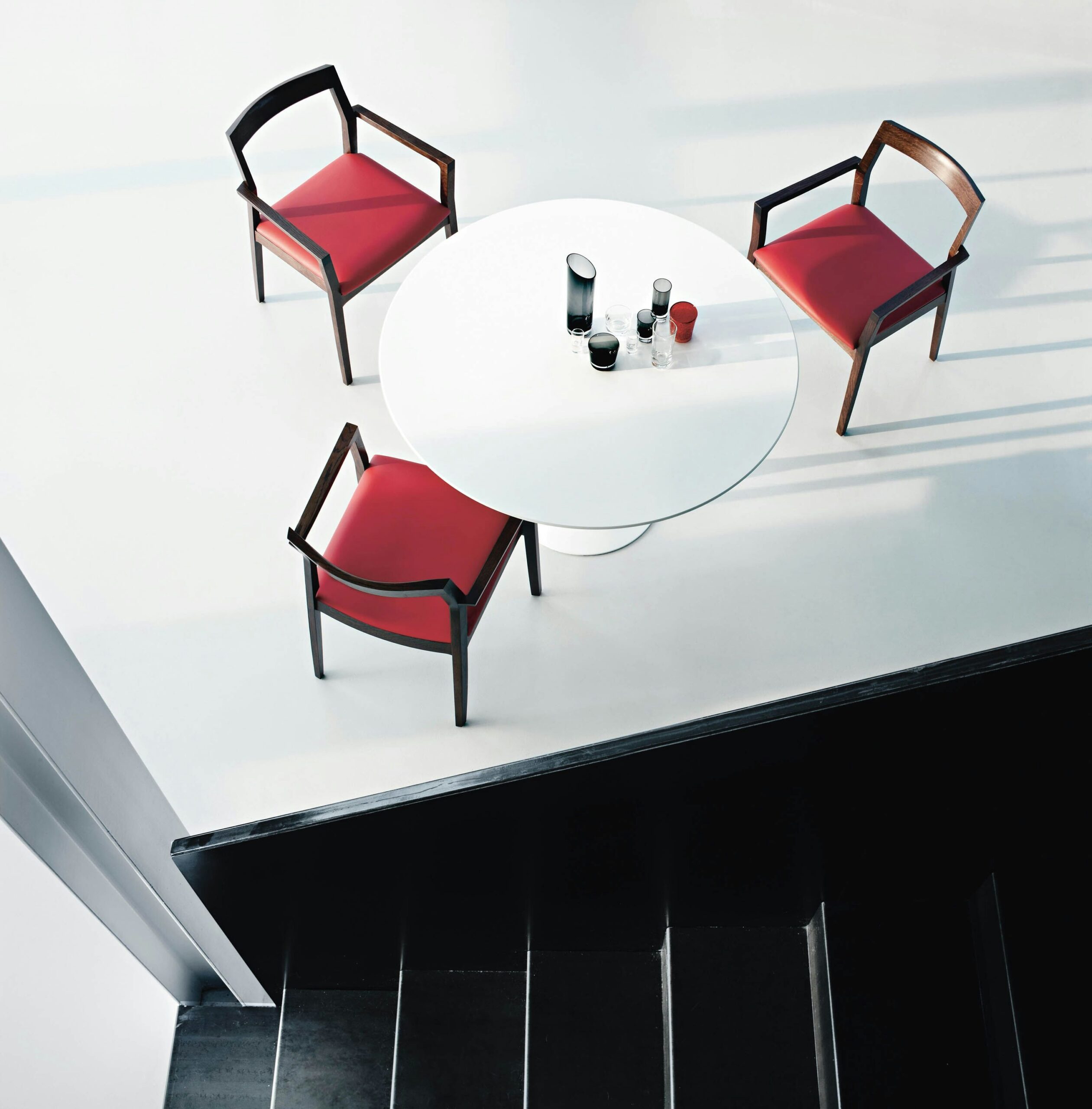 Saarinen Round Table in a moden reception design