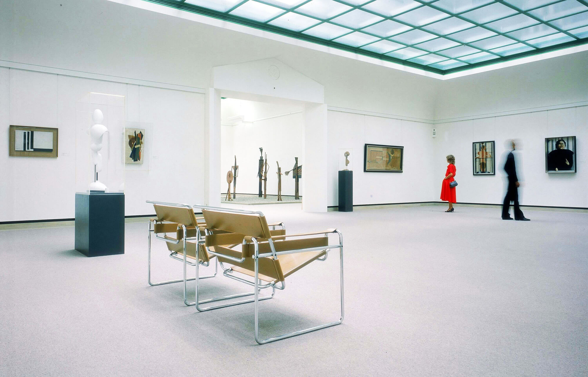 Wassily lounge Chair at a museum with sculptures and paintings around
