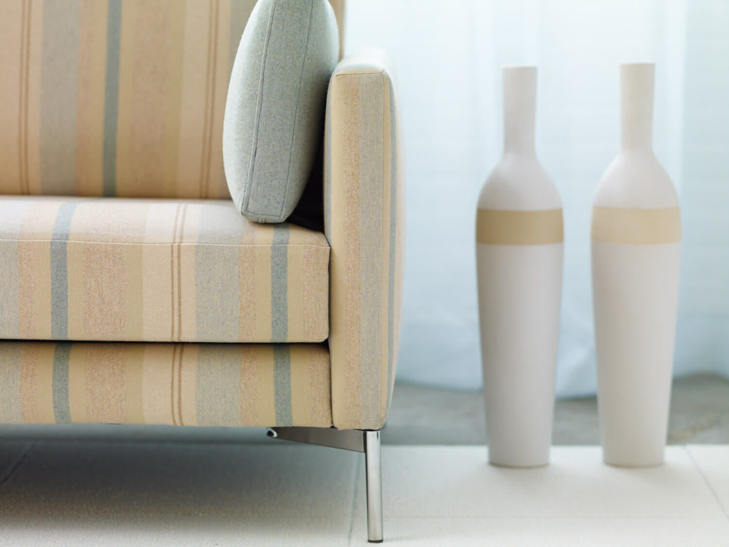 Divina Sofa side detail