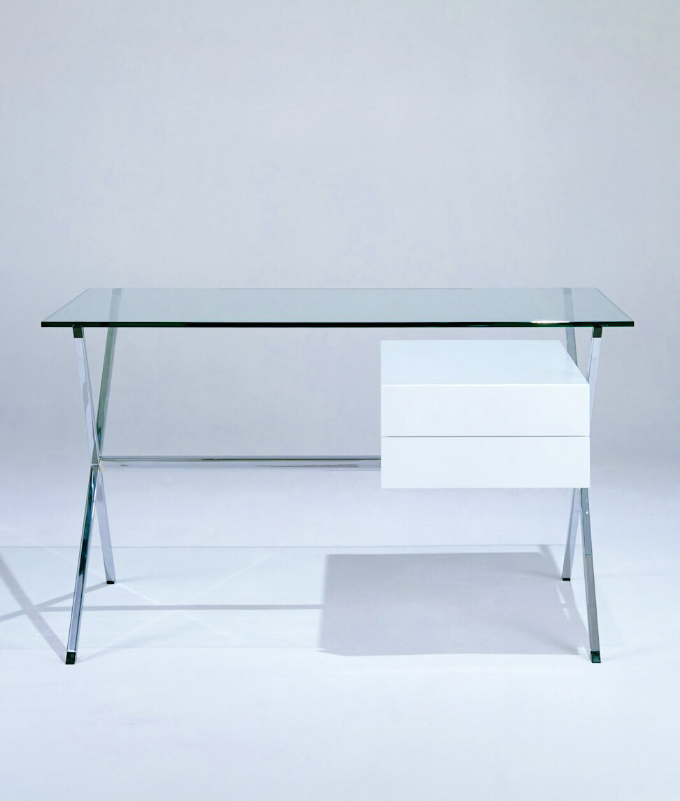 albini desk in white background