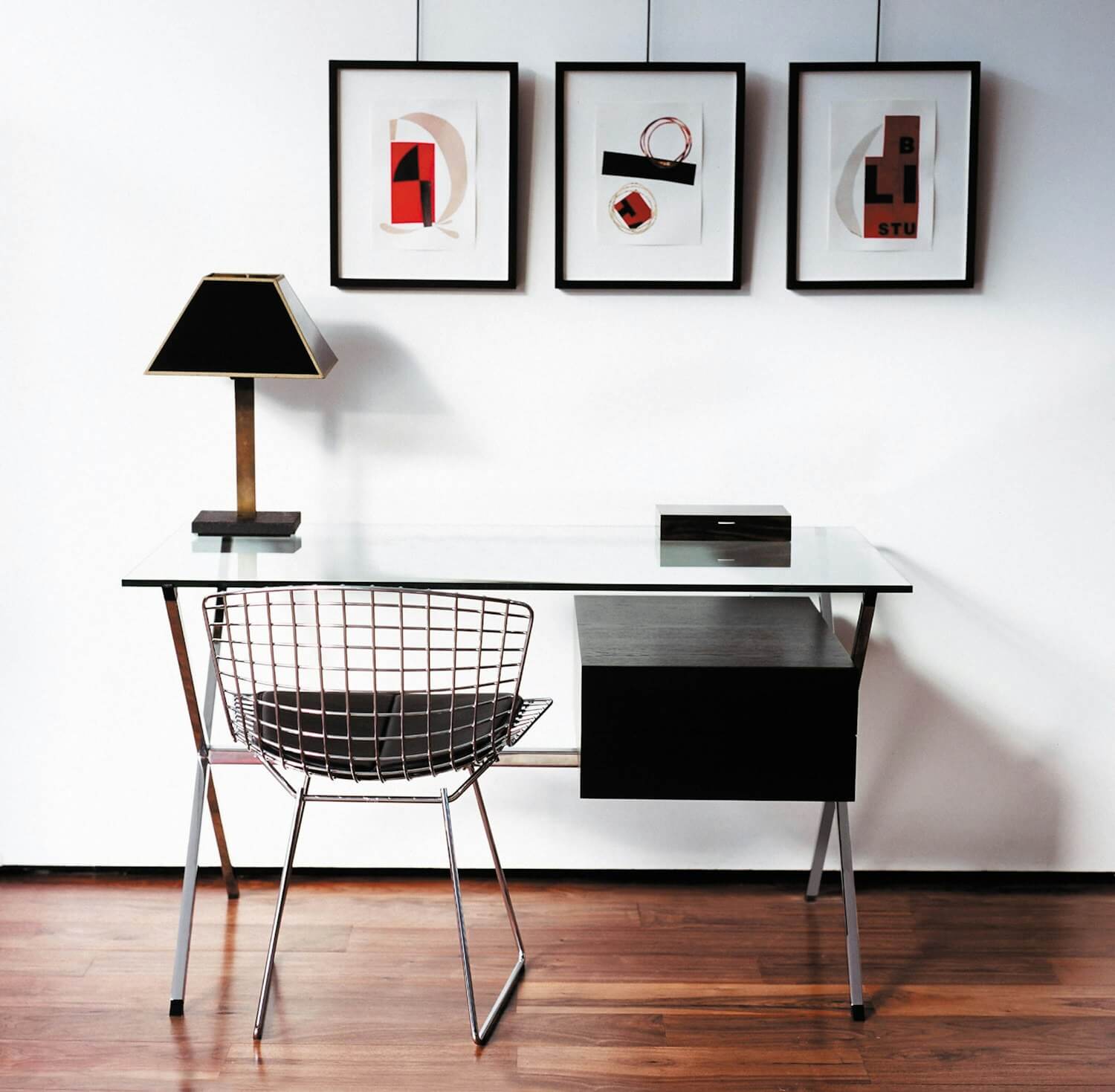albini desk in a modern house
