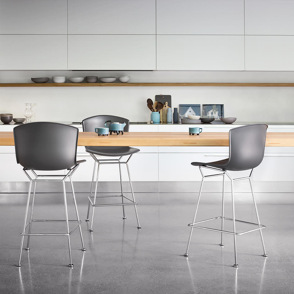 bertoia barstool with plastic seat