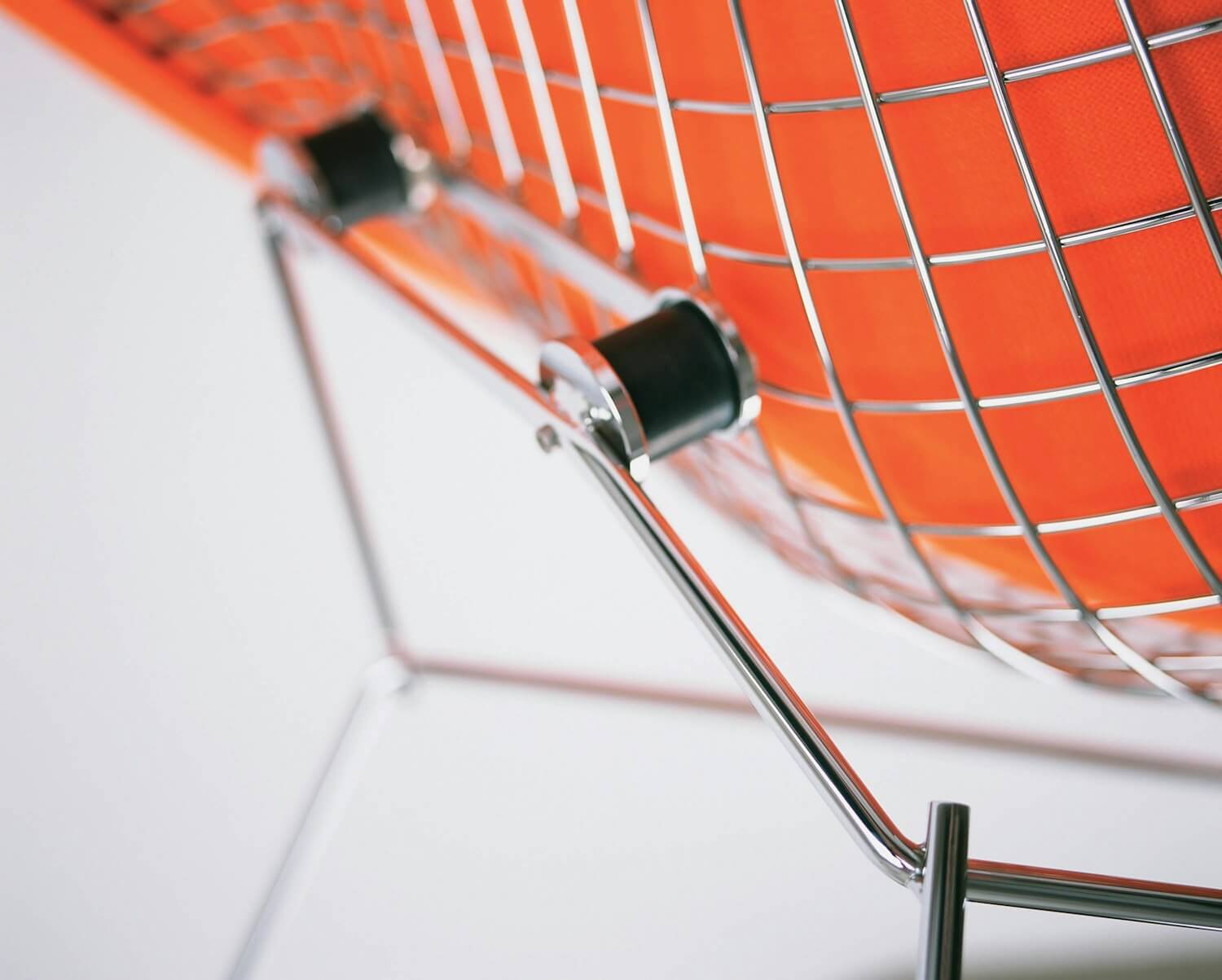 bertoia large diamond chair frame detail