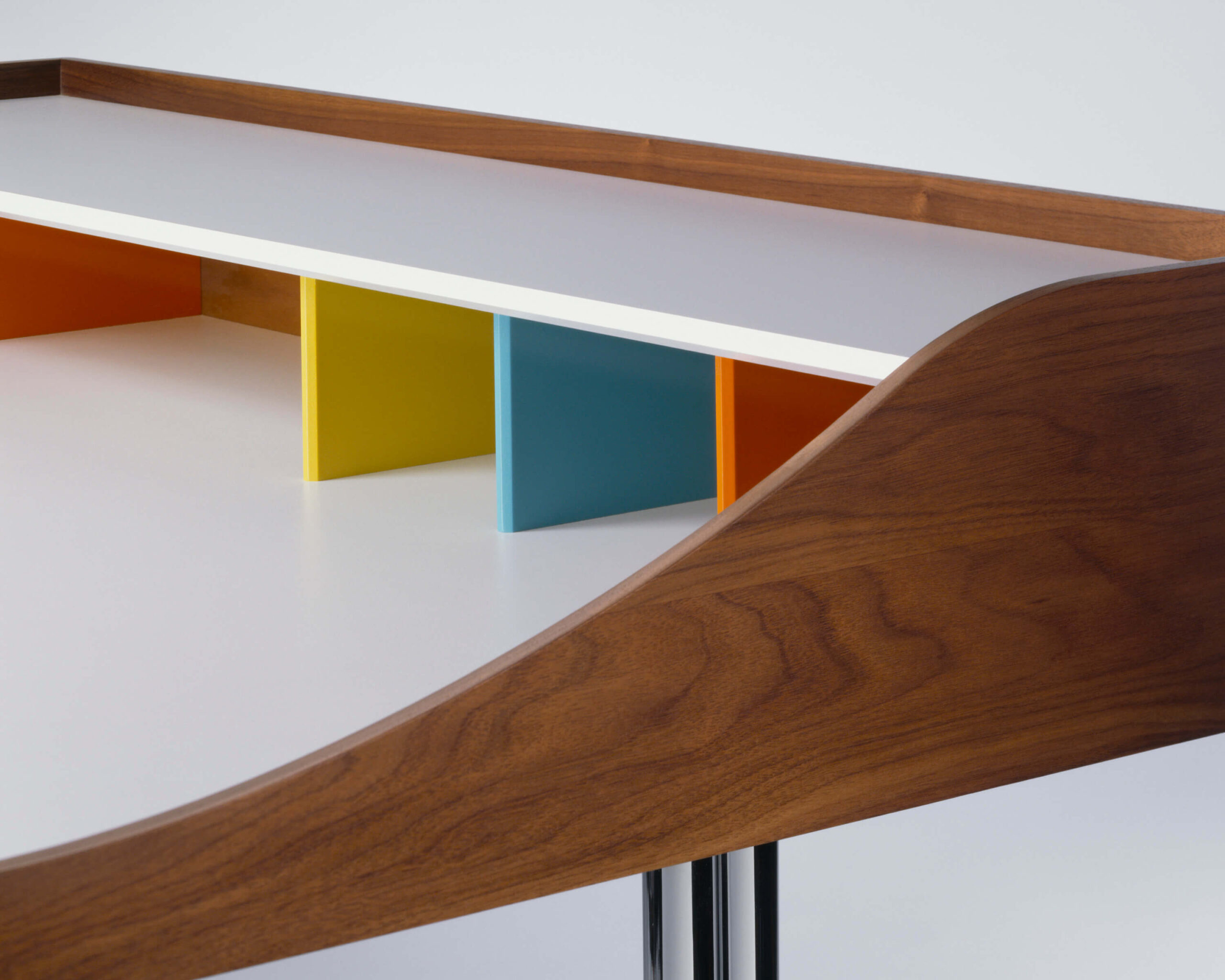 the top right corner detail of a Nelson Swag Leg Desk in a white room